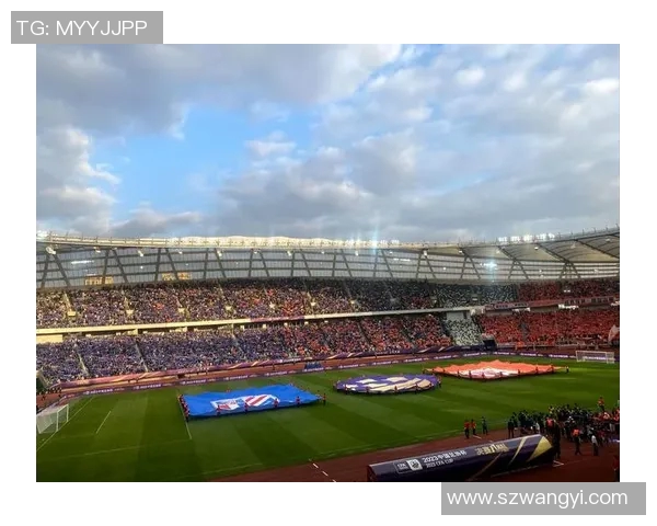 足球明星瞬间捕捉丝滑剪辑展现球场魅力与激情的完美画面